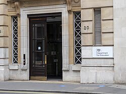 "Miladdan əvvəlki kabus": Onlarla pulsuz məktəb layihəsi ləğv edildi