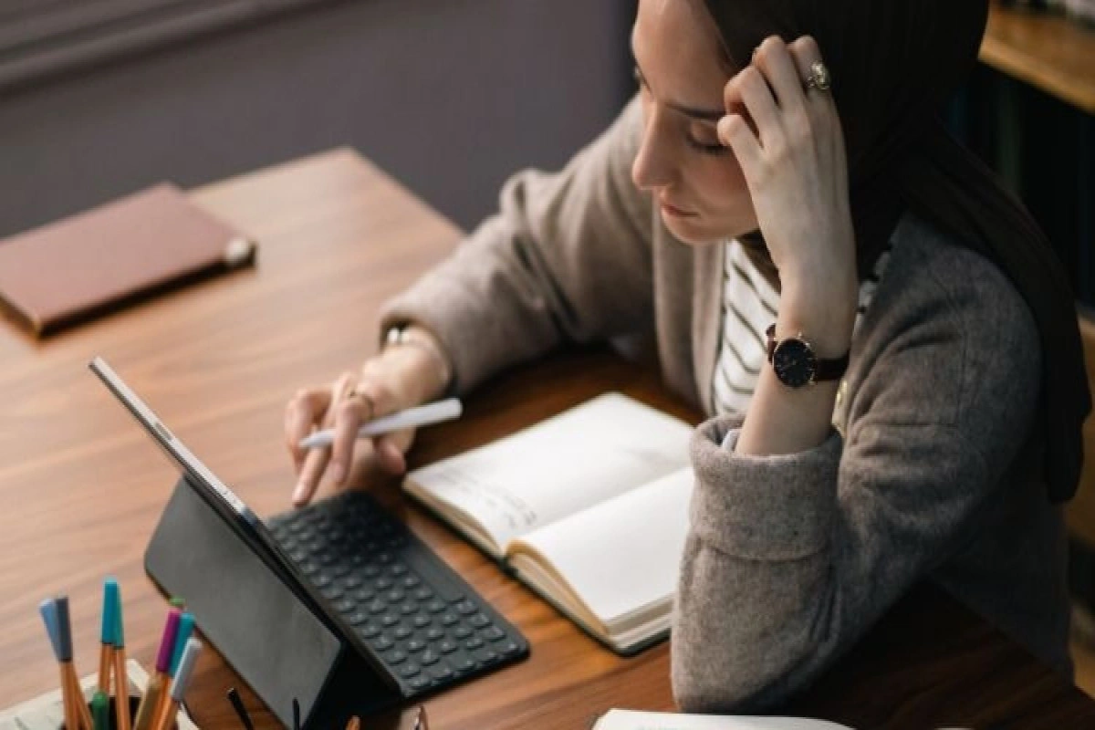 Psixoloq iş saatlarının keyfiyyətə təsirini izah etdi