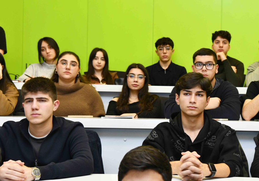 ADNSU-da insan alverinə qarşı mübarizə ilə əlaqədar təlim keçirilib