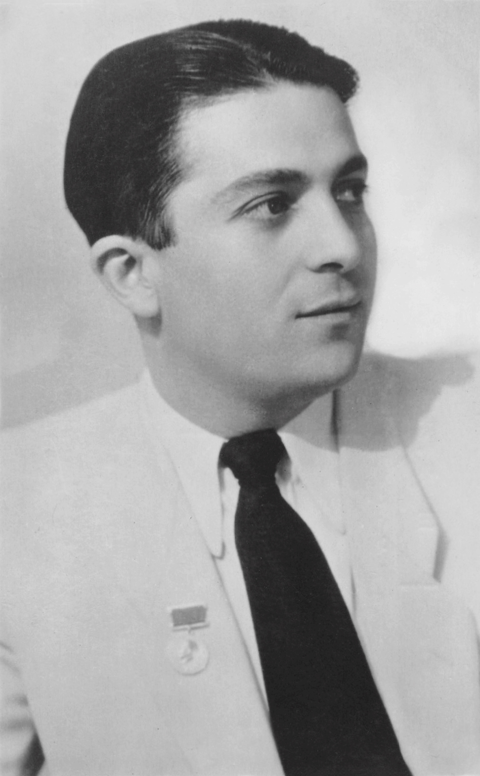 1915-ci ildə görkəmli müğənni Rəşid Behbudov anadan olub