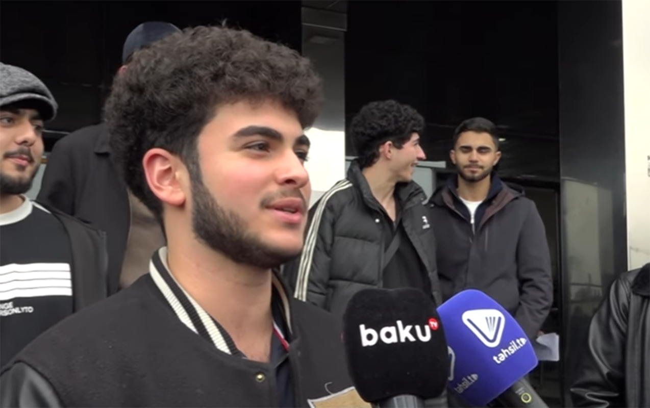 Tələbə yerdəki 100 manatı götürərkən yıxılıb