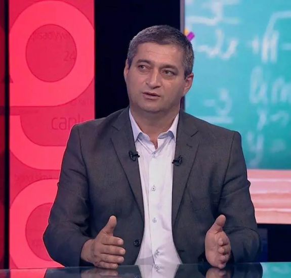 Elşən Qafarov: “Heç bir dövlətin təhsil naziri sevinə-sevinə, gülə-gülə elan etmir ki, bu qədər məktəb bağlamışıq"