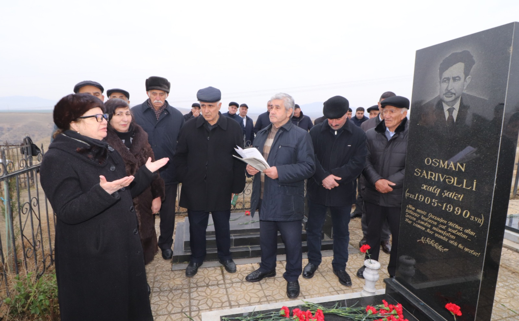 Qazaxda Xalq şairi Osman Sarıvəlli doğum günündə məzarı başında yad edilib