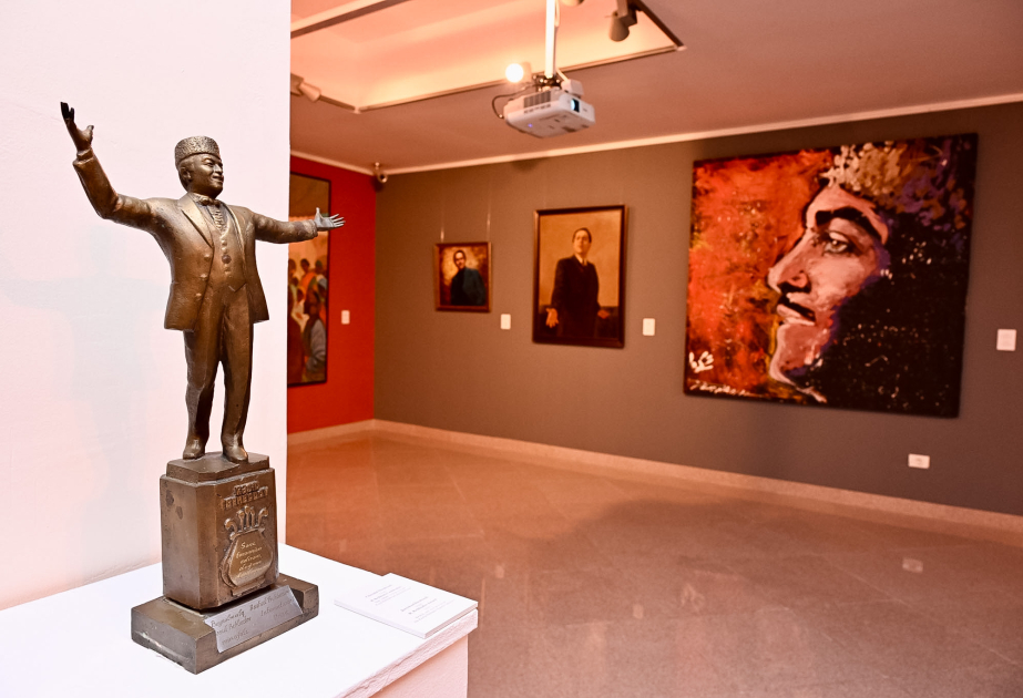 Rəşid Behbudovun 110 illiyinə həsr olunan "Səsin rəngi” sərgisi açılıb