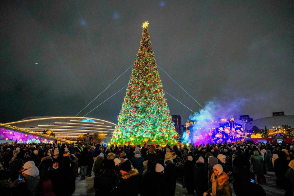 Astanada eyni vaxtda 40-dan çox Yeni il yolkası işıqlandırılıb