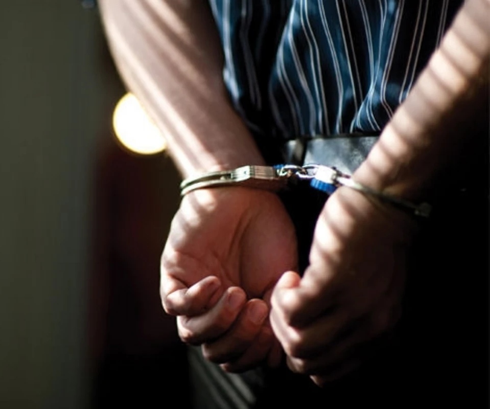 14 yaşlı qıza əxlaqsız hərəkət edənlər həbs olundu