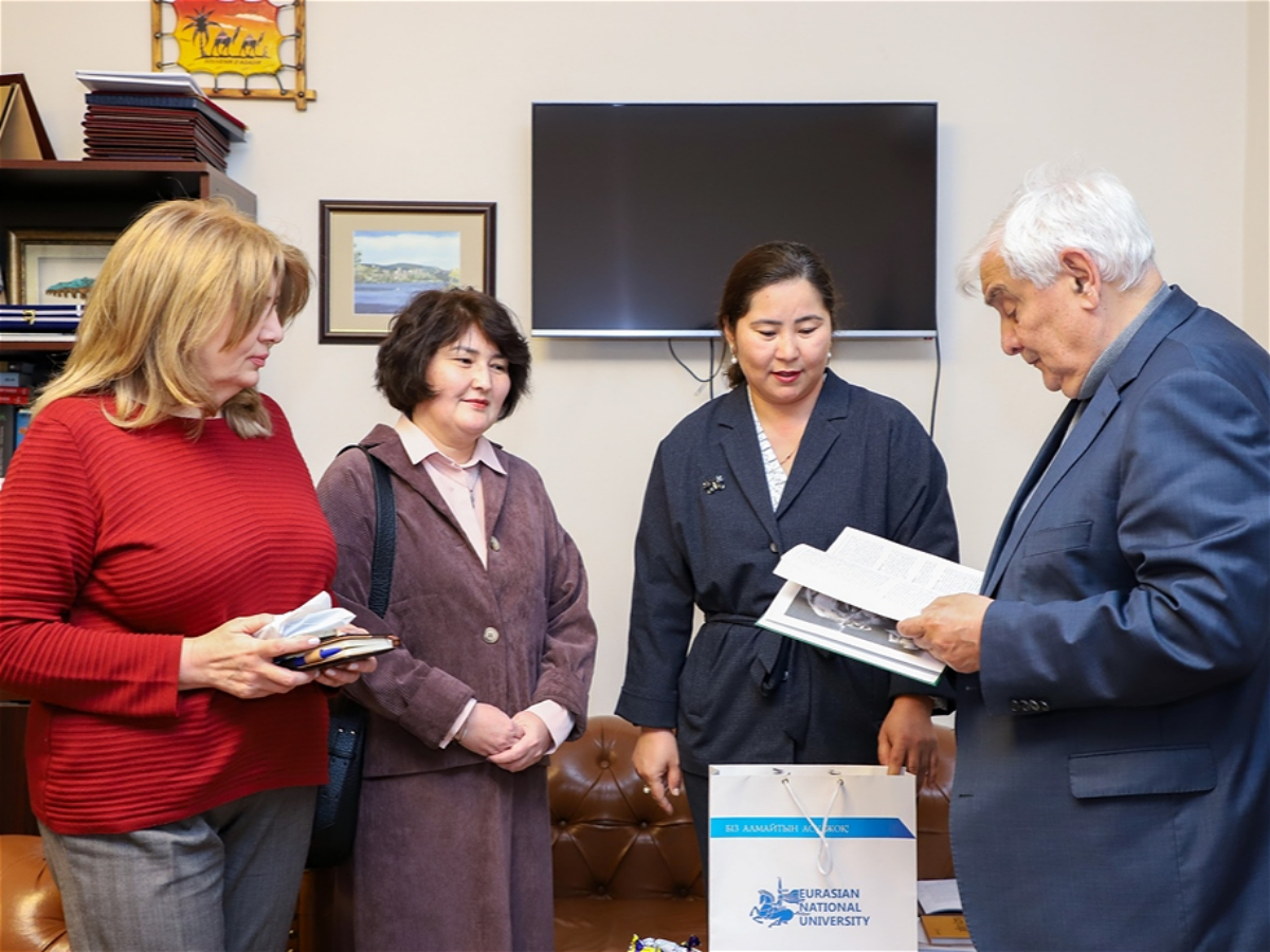 Qazaxıstanın Milli Avrasiya Universitetinin nümayəndə heyəti ADU-da qonaq olub  