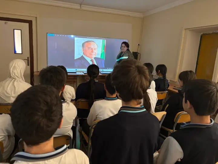 Məktəbdə "İlham Əliyev və qüdrətli Azərbaycan" mövzusunda maarifləndirici tədbir keçirilib