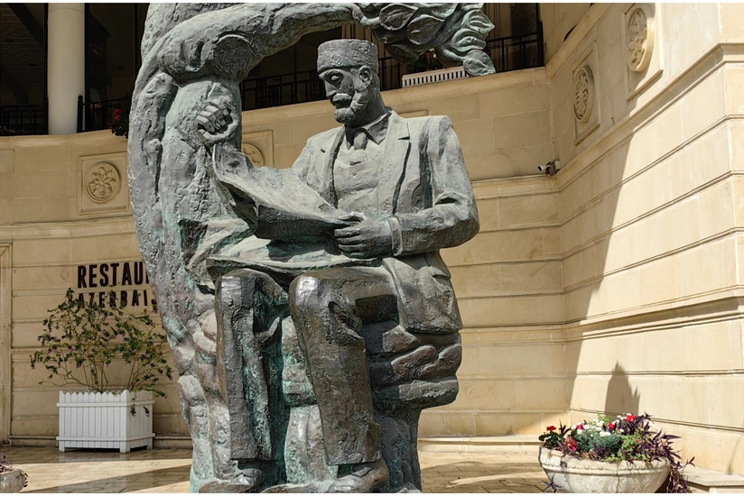 Aytac Əlisultanlı: ''Həsən bəy Zərdabinin İçərişəhərdəki heykəlinin yerinin dəyişdirilməsi planı yoxdur''