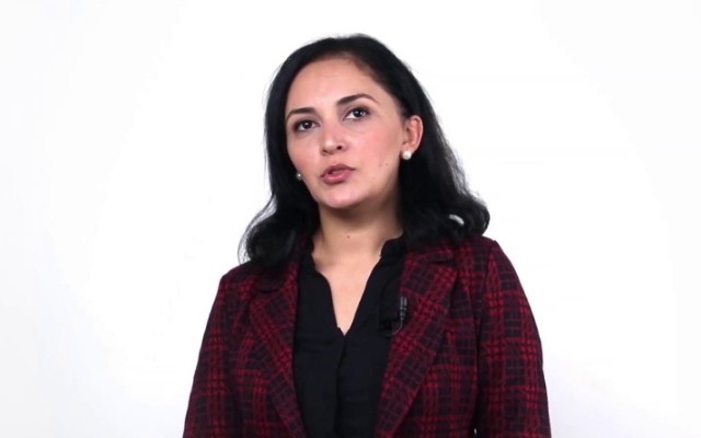 Bu xanım Bakıda eyni anda iki məktəbə direktorluq edir