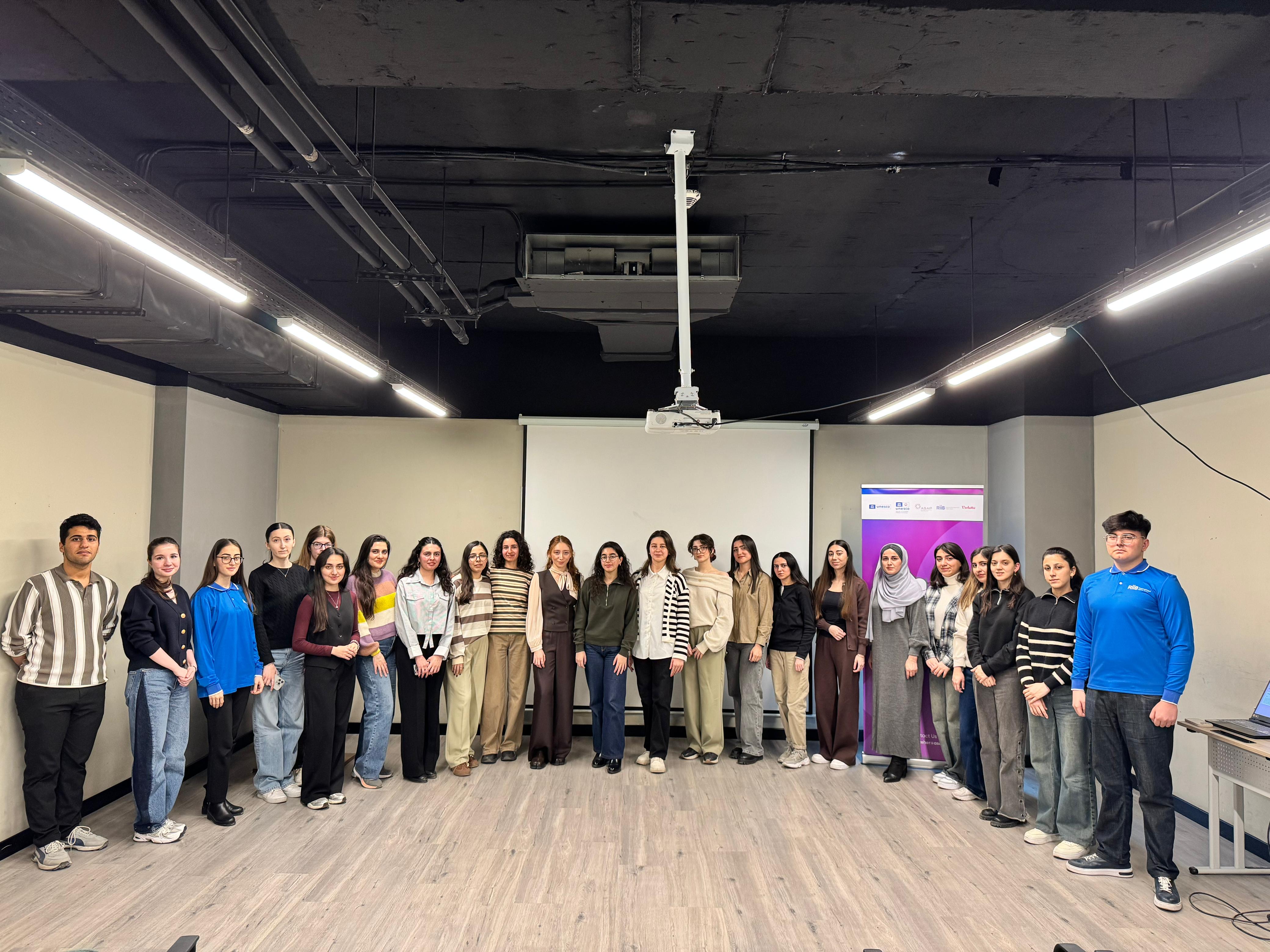 “InnovateHER: Fuelling Women’s Success in STEM” layihəsi çərçivəsində silsilə seminarlar keçirilib 