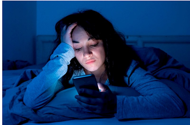 Gözlənilməz təhlükə: Mavi işıq dərini sürətlə qocaldır