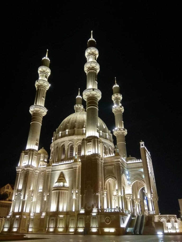 Bakıda Heydər məscidinin açılışından 11 il ötür