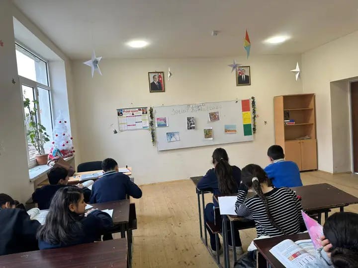 Əliabad İki Nömrəli Məktəbdə 7-ci sinifdə Səttar Bəhlulzadə haqqında açıq dərs keçirildi