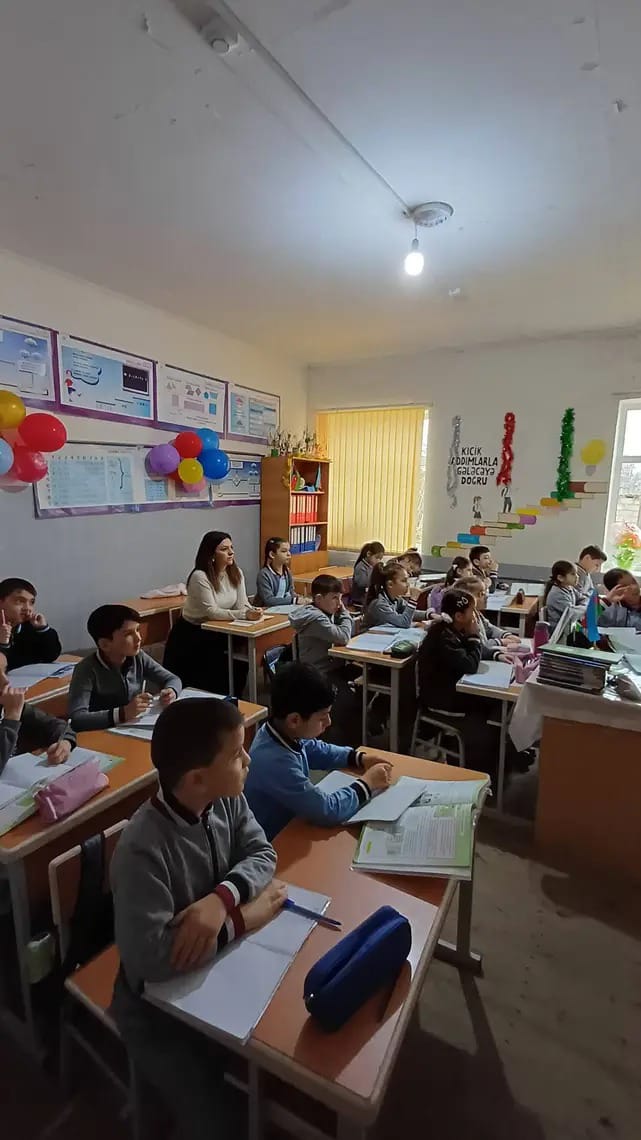 Sara Kərimova II sinifdə dərsdinləmədə iştirak edib