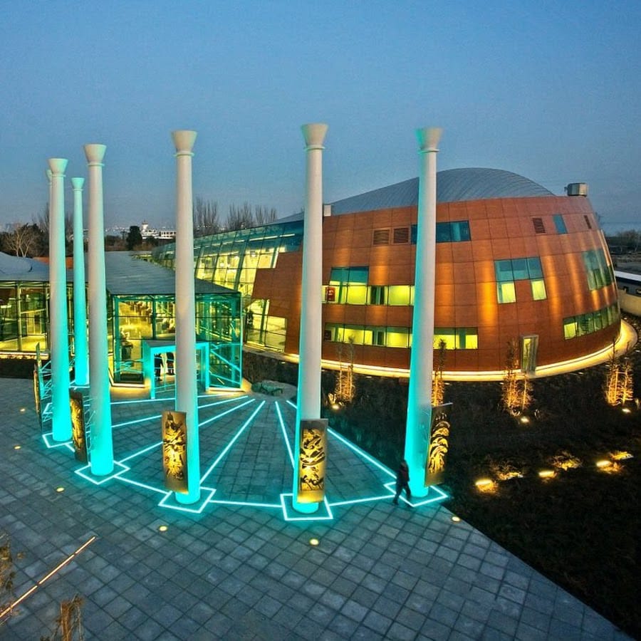 27 dekabr 2008 — Bakıda Beynəlxalq Muğam Mərkəzinin açılışı baş tutdu