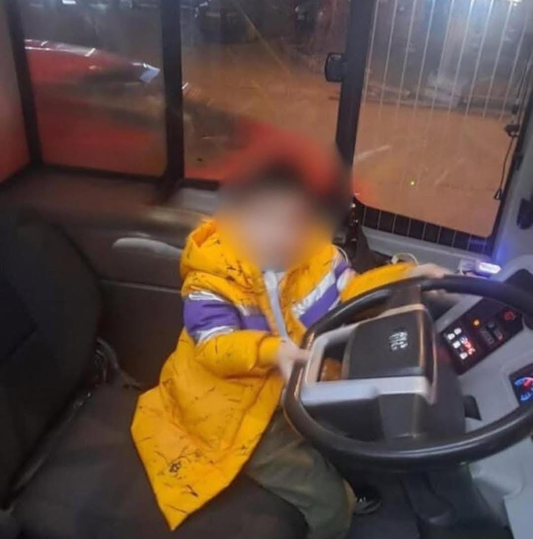 Bağçadan nəzarətsiz çıxan uşaq təhlükədən xilas edilib