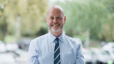 Məktəb direktoru iaşə çatışmazlığına görə nahar xidmətini özü təşkil etdi