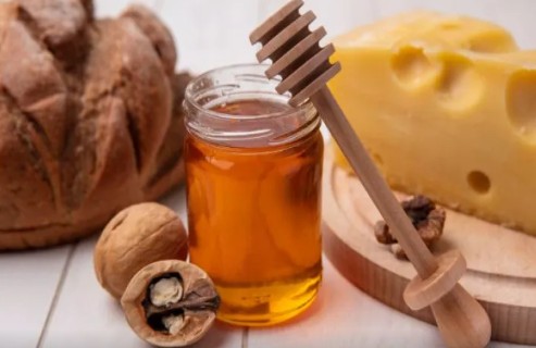 Bal arıqlamağa kömək edir - onu necə yemək lazımdır?