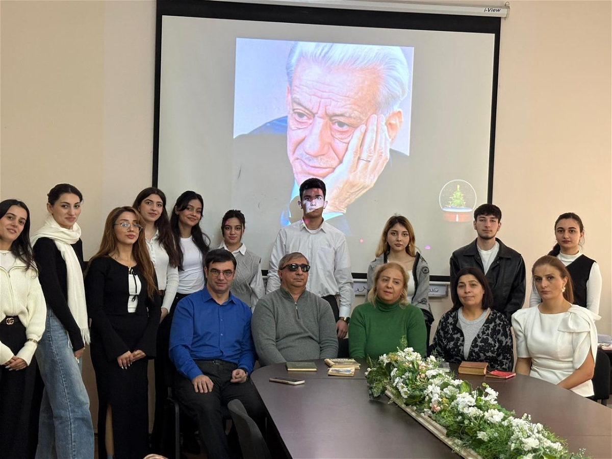 Bəxtiyar Vahabzadənin 100 illik yubileyinə həsr olunmuş dəyirmi masa keçirilib