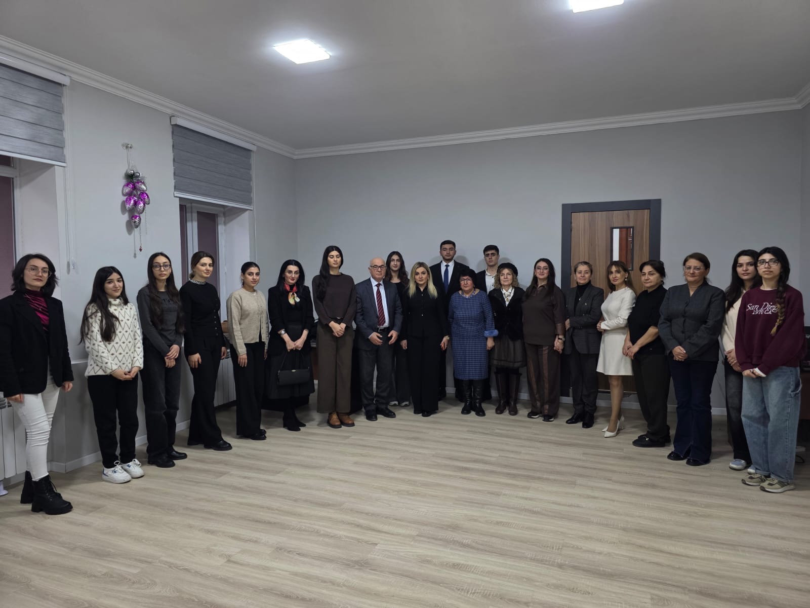 BSU-da " Bəxtiyar Vahabzadənin poeziyasının sirri" mövzusunda dəyirmi masa keçirilib