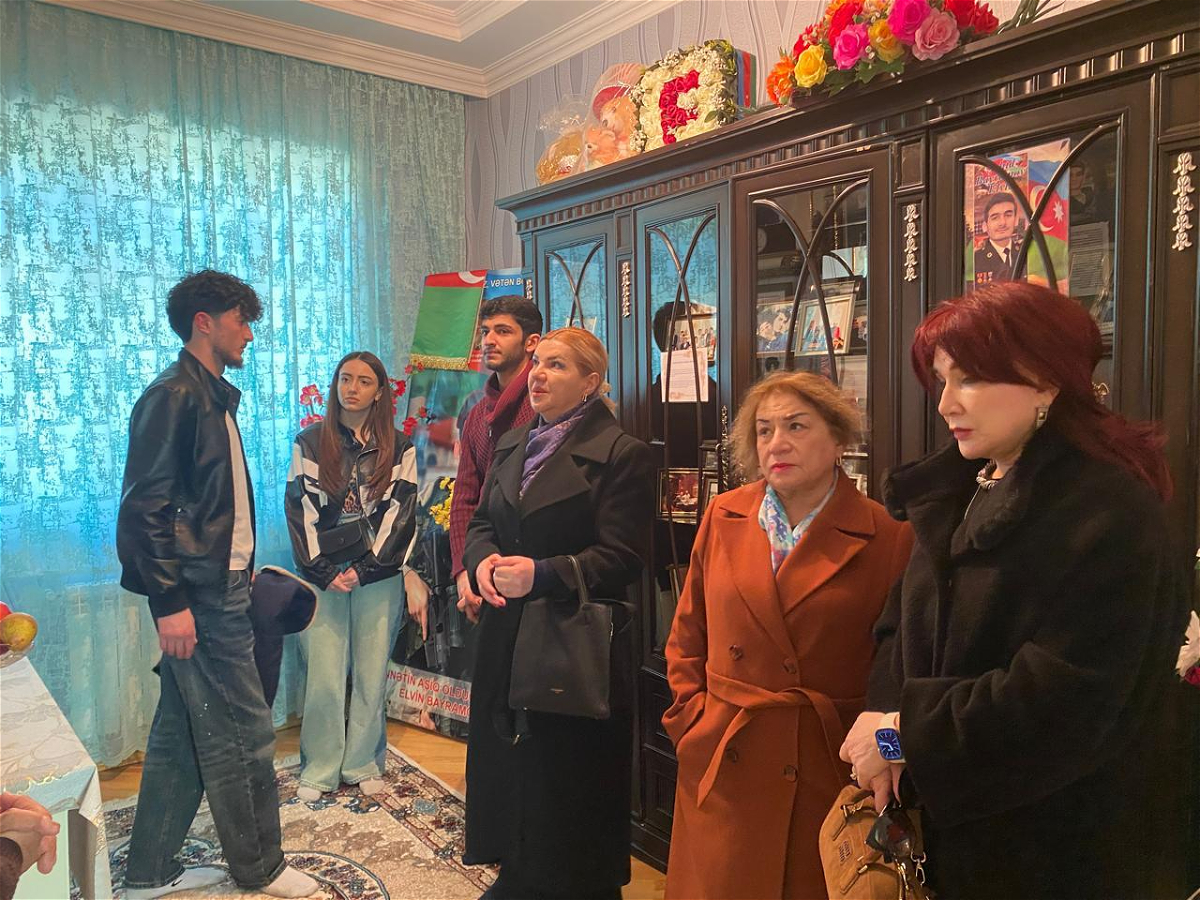 ADU nümayəndələri şəhid Elvin Bayramovun ailəsini ziyarət ediblər