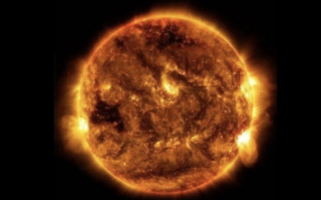 Günəşdə güclü partlayış olub