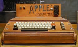 3 yanvar 1977 — Apple ilk kompüterini istehsal etdi