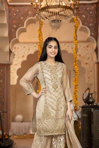 Pakistanlı qız Runcho rayonunda məktəb imtahanından keçən ilk qız oldu – lakin uğuru susqunluqla qarşılandı