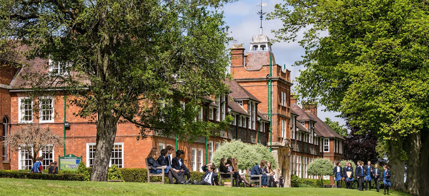 Böyük Britaniya və Çin məktəblərində süni intellektin təhsildə istifadəsi ilə bağlı müzakirələr