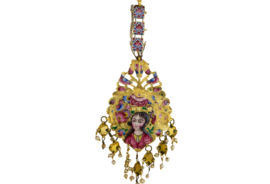 Azərbaycan muzeylərinin əlamətdar eksponatları: Qacarlar dövrünə aid qızıl kulon