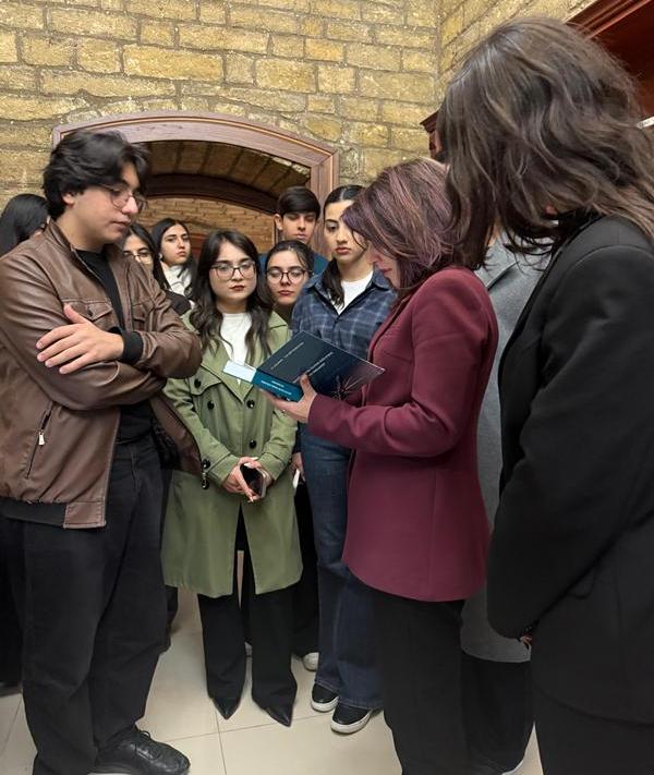 UNEC-in Kitabxana-İnformasiya Mərkəzinə BDU-nun İnformasiya və sənəd menecmenti fakültəsinin tələbələri tanışlıq səfəri ediblər