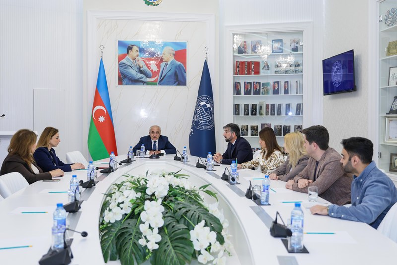 UNEC rektoru Avropada elmi ezamiyyətdə olmuş tədqiqatçılarla görüşüb