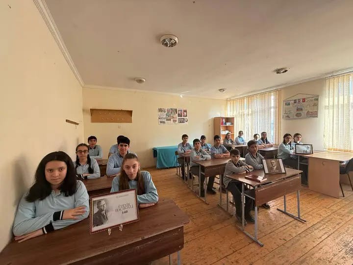 Şuşa şəhər 3 nömrəli məktəbdə Üzeyir Hacıbəylinin 140 illik yubileyi qeyd olunub