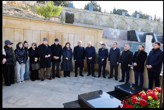 UNEC kollektivi professor Əsəd Dilbazovun məzarını ziyarət edib