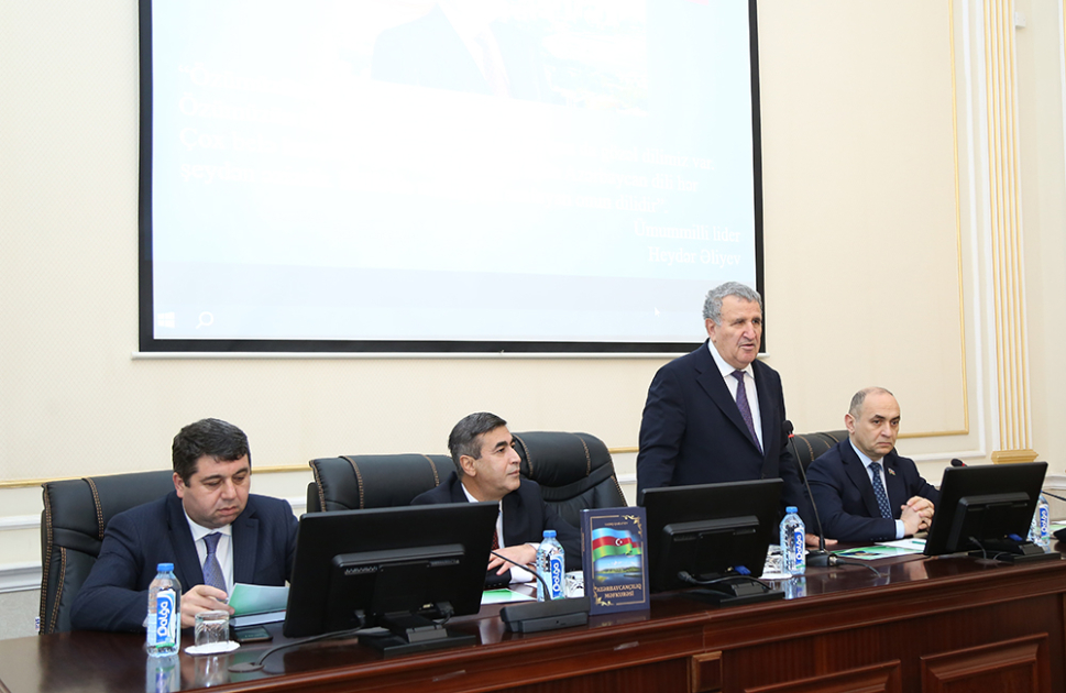 AMEA-da Sadıq Qarayevin əsərlərində azərbaycançılıq məfkurəsi və Zəfərin vəhdətinə həsr olunmuş tədbir keçirilib - FOTO