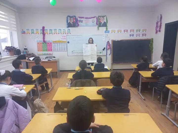 Qax rayon Tasmalı kənd məktəbində daxili intizam qaydaları ilə bağlı maarifləndirici söhbət keçirilib