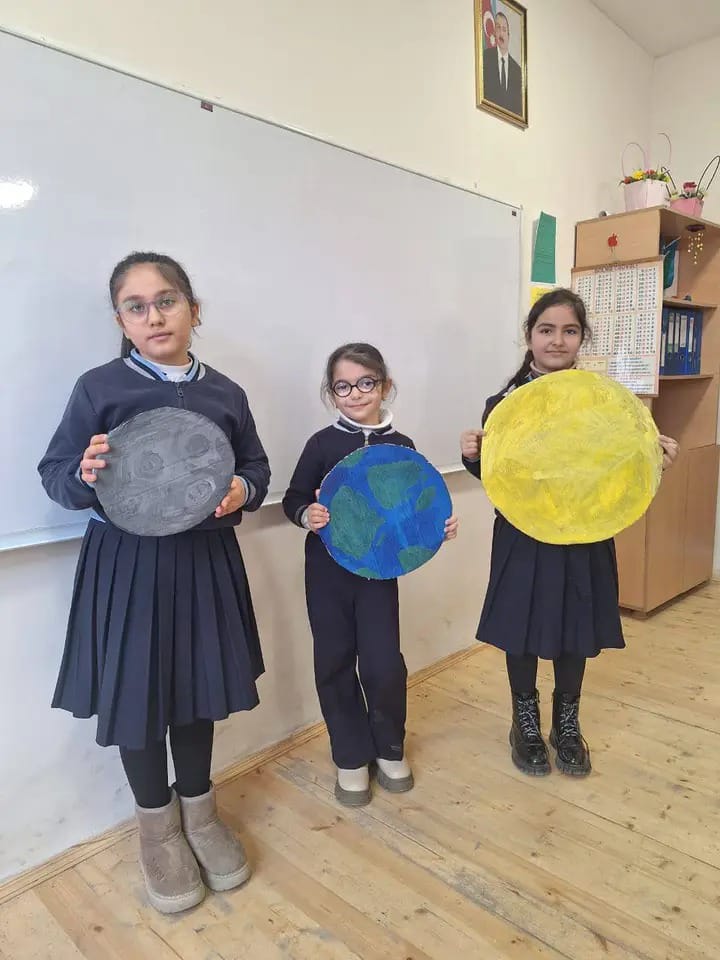 “Yerin fırlanması” mövzusunda açıq dərs keçirildi