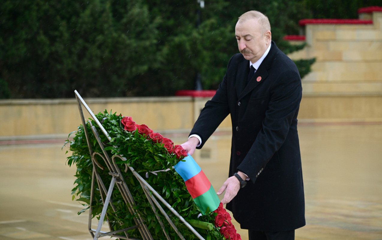 İlham Əliyev 20 Yanvar şəhidlərinin xatirəsini yad etdi - FOTOLAR