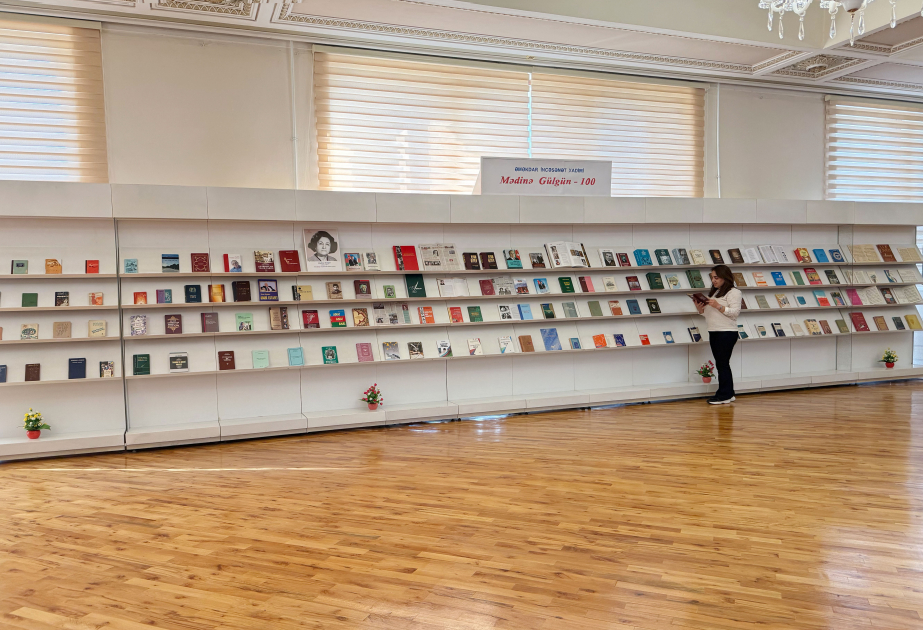 Milli Kitabxanada tanınmış şairə Mədinə Gülgünün 100 illiyi münasibətilə kitab sərgisi açılıb