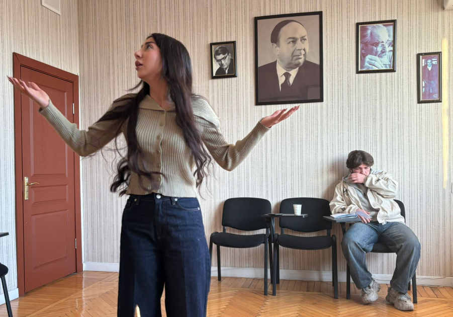 “Ayı” adlı tamaşanın məşqlərinə başlanılıb - FOTO