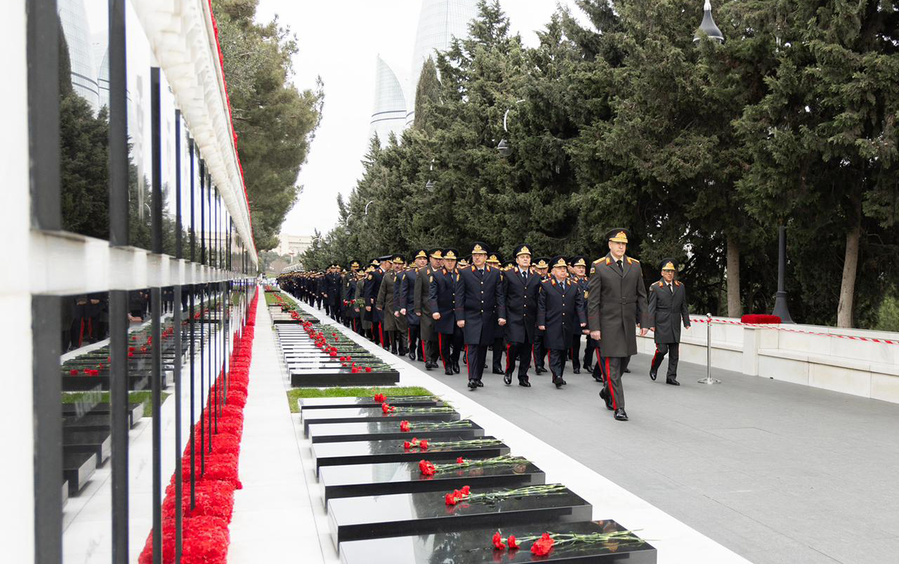 DİN-in şəxsi heyəti Şəhidlər xiyabanını ziyarət etdi - FOTO+VİDEO
