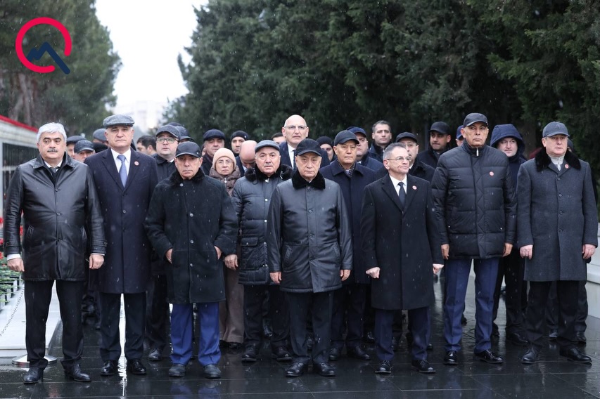 Rəsmilər Şəhidlər xiyabanında - FOTOLAR