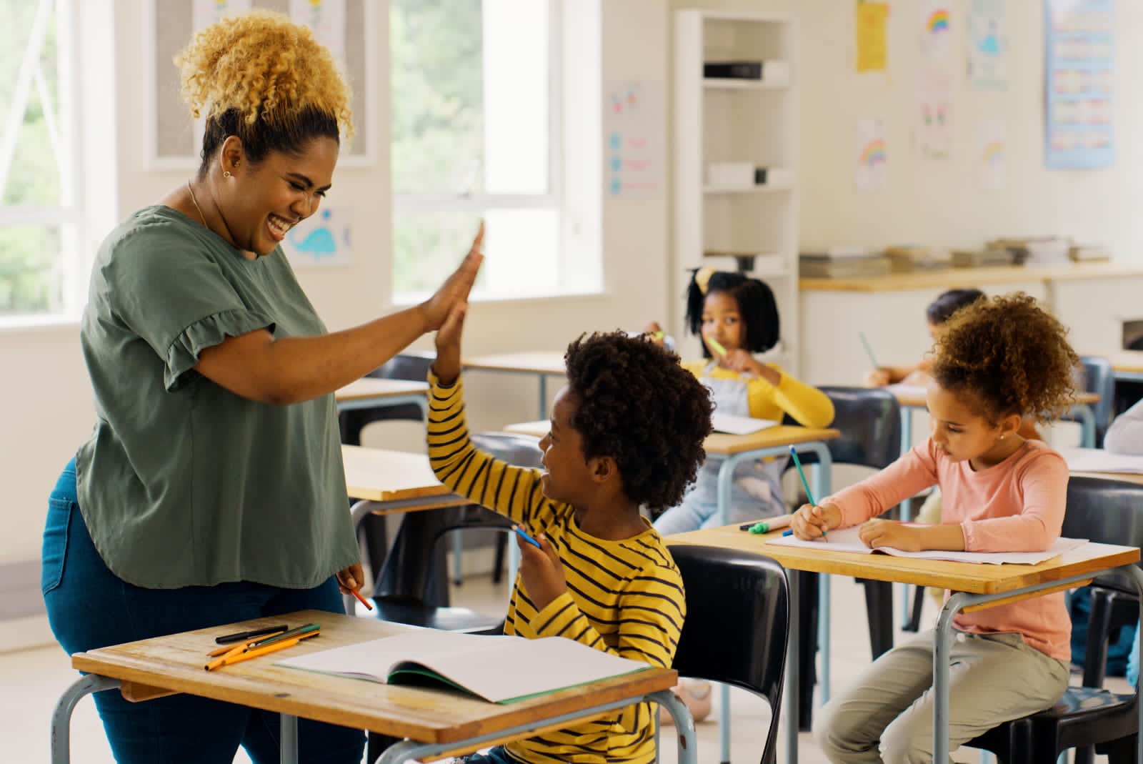 Şotlandiyada yeni müəllimlər daimi iş tapa bilmir: gənclər ölkəni tərk edir