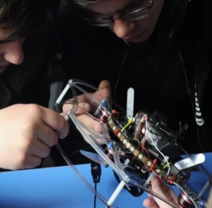 Məktəblilər dərslər zamanı pilotsuz uçuş aparatları yığacaqlar