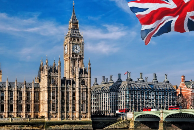 Böyük Britaniya 16 yaşdan kiçiklər üçün sosial media istifadəsini qadağan etməyi müzakirə edir