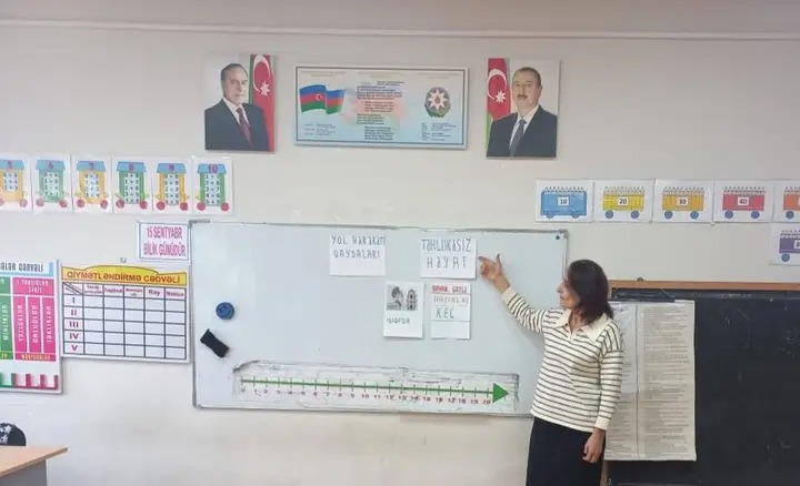 Qax rayonunda IV sinif şagirdləri üçün “Yol hərəkəti təhlükəsizliyi” mövzusunda praktik məşğələ keçirilib