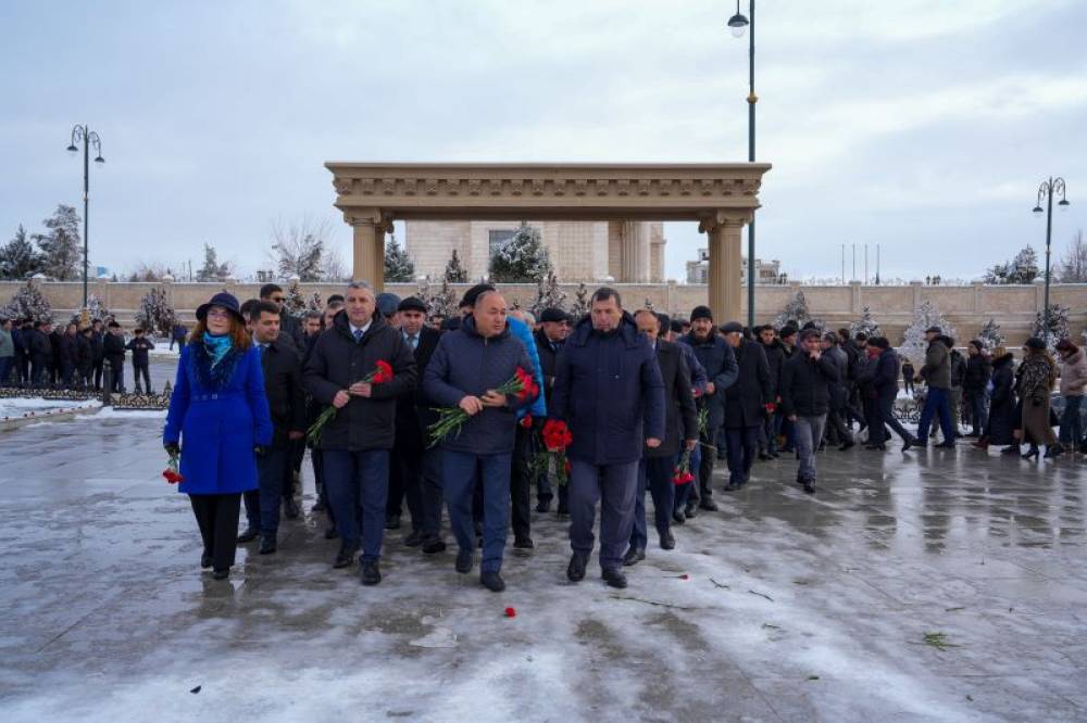 NDU kollektivi 20 Yanvar şəhidlərinin xatirəsini anıb - FOTO