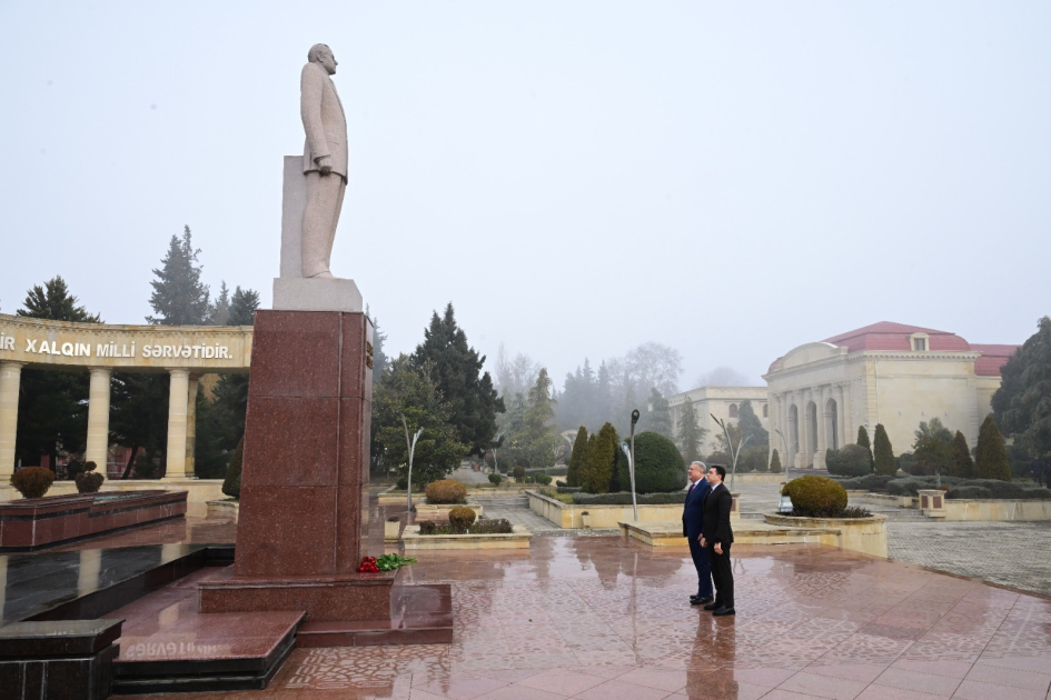 Mədəniyyət naziri Ağsu rayonunda vətəndaşların müraciətini dinləyib - FOTO