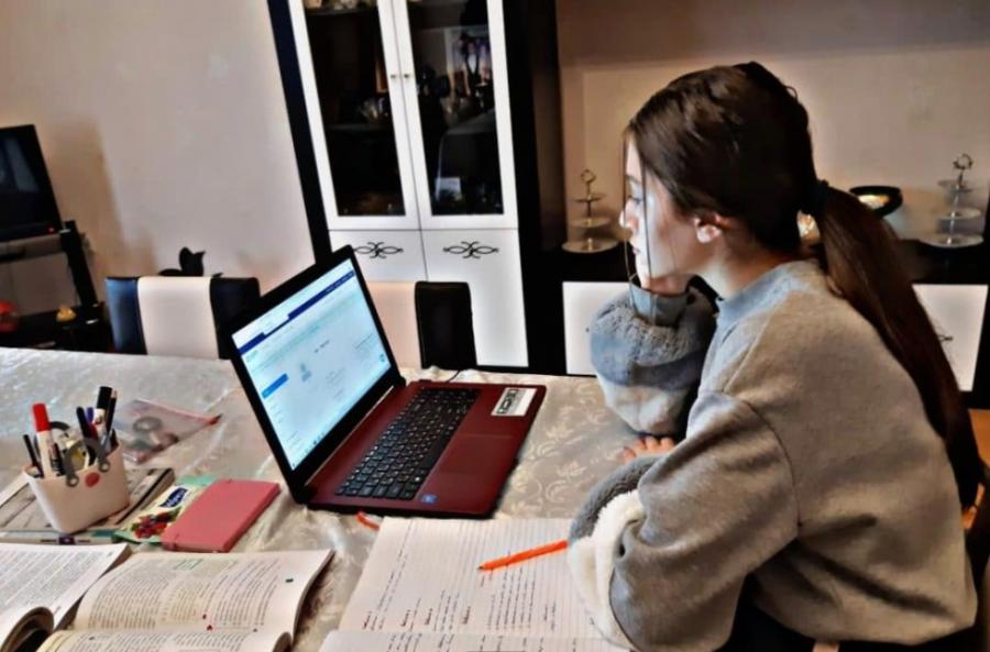 Tehranda məktəblər distant təhsilə keçir